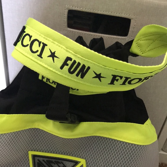Like New Fiorucci x Fun Bucket/Backpack bag!🖤💛 - Picture 4 of 12